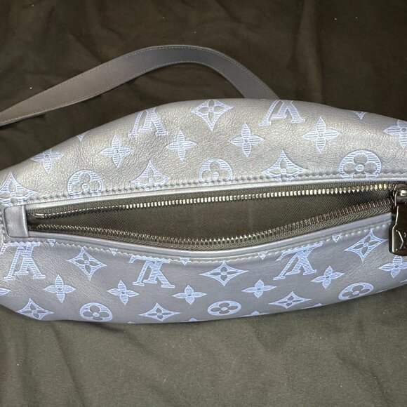 Louis Vuitton PM Shadow Monogram Discovery Bum Bag – Blue (Rare) - Picture 13 of 16